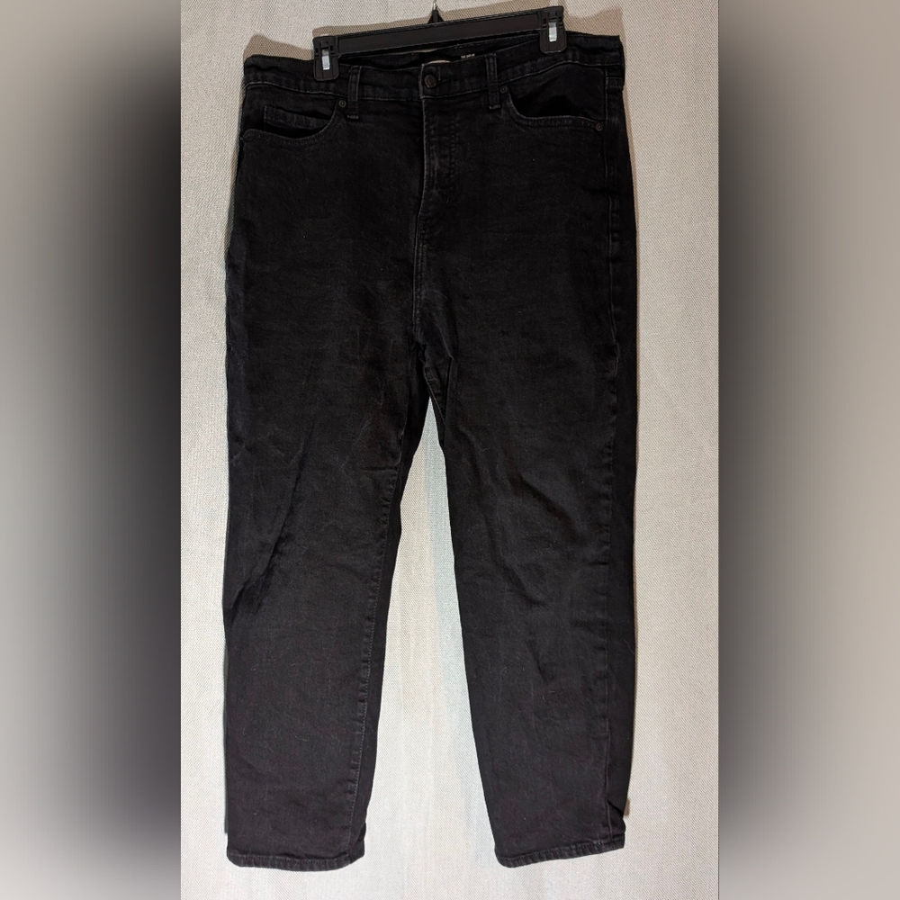 Old Navy Women's Straight Leg Jeans in Black